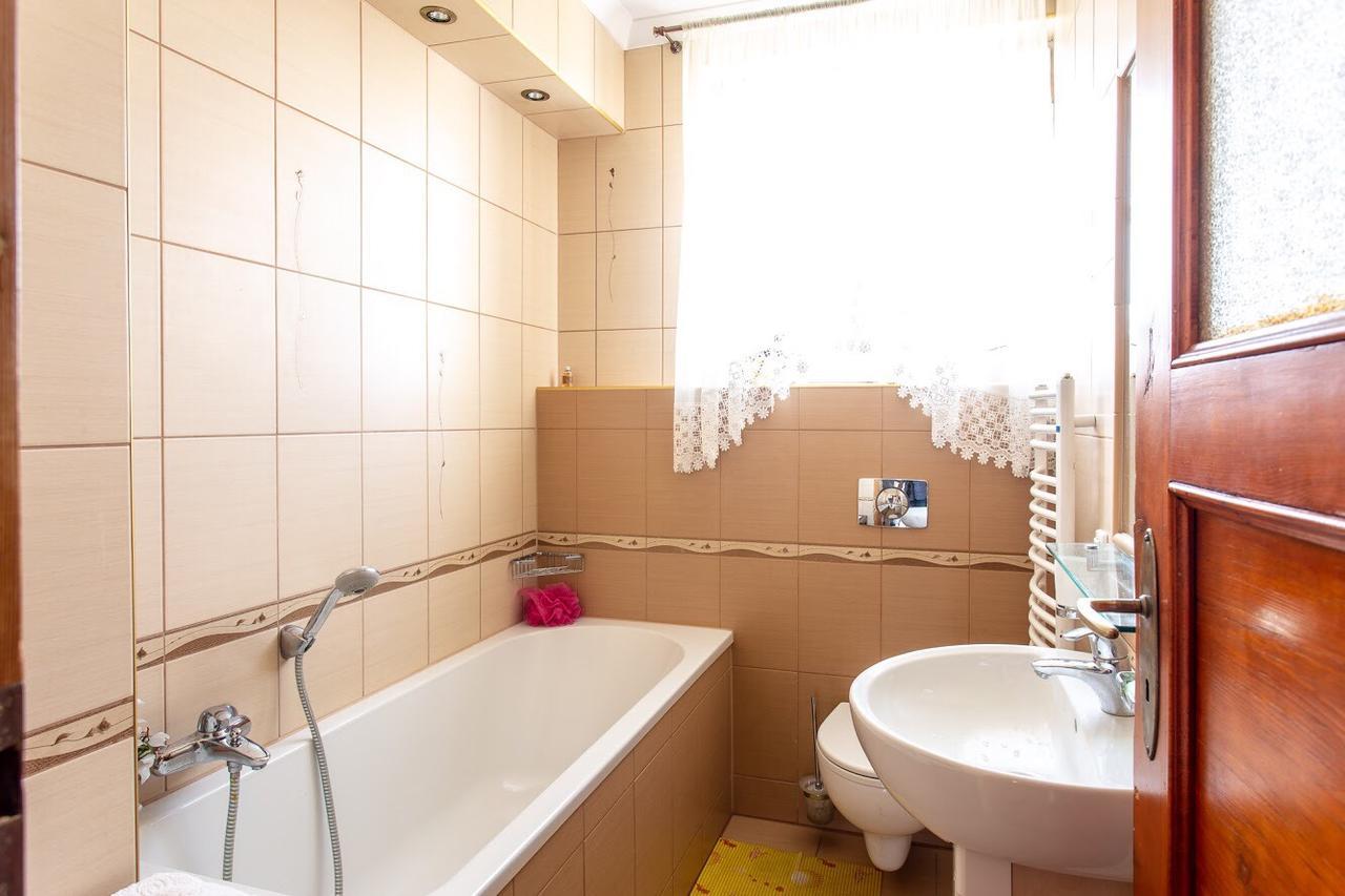 Dom Pod Rybia Skala Apartment เยเลเนียกูรา ภายนอก รูปภาพ